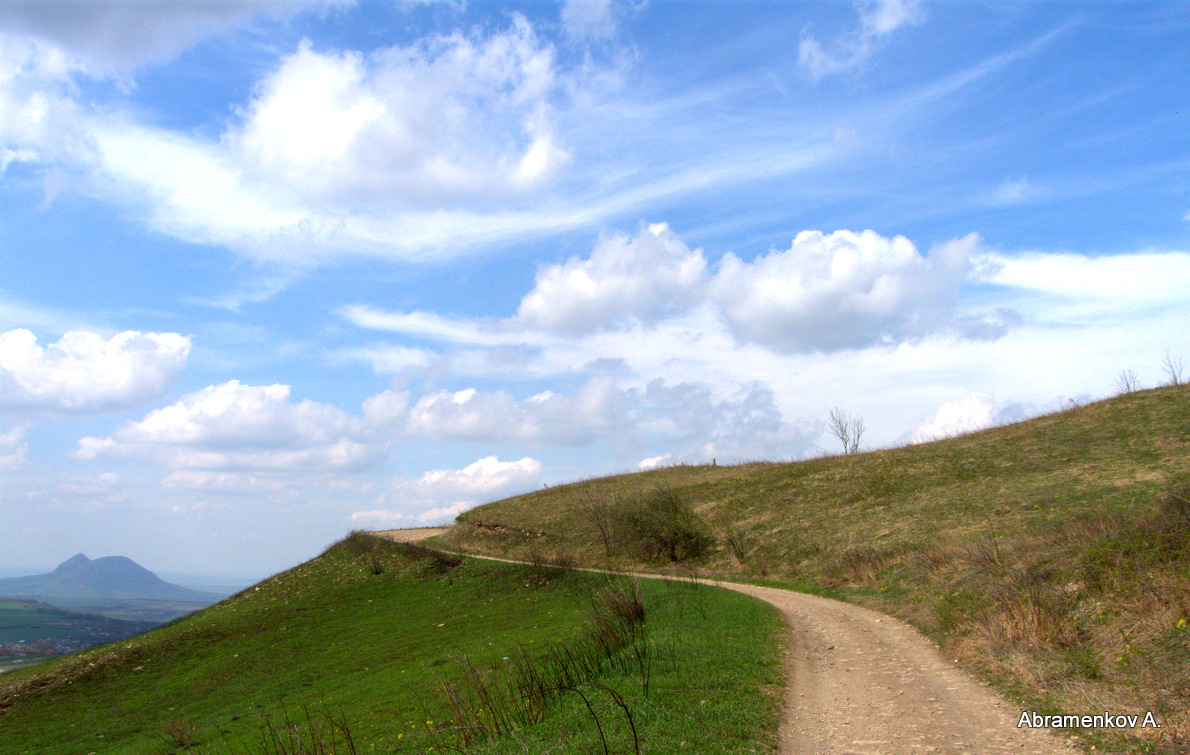 Дорога с облаками