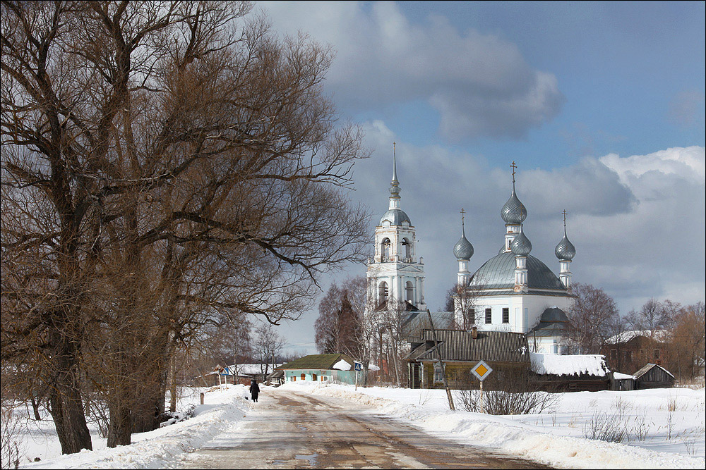 Сельцо с храмом.