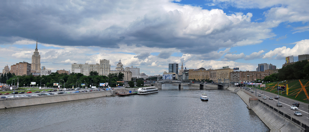 Вид с пешеходного моста