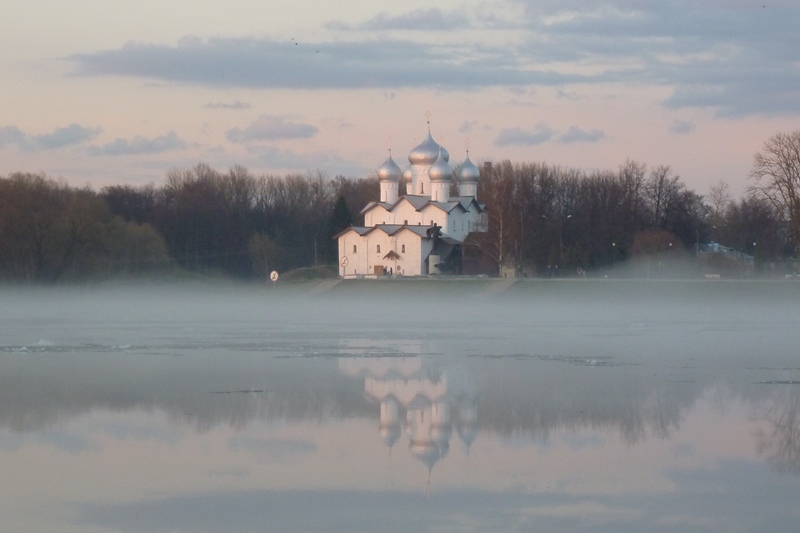 Храм у реки