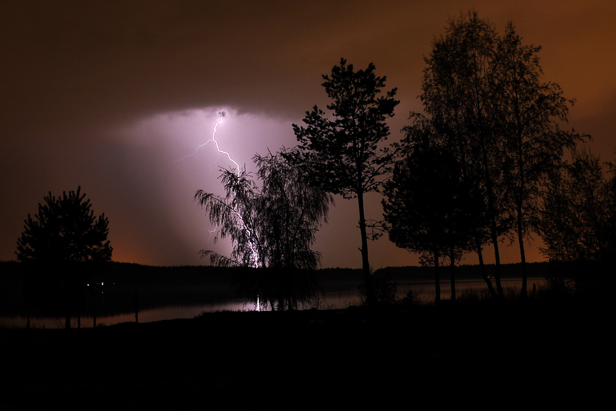 Lightning in the night ..