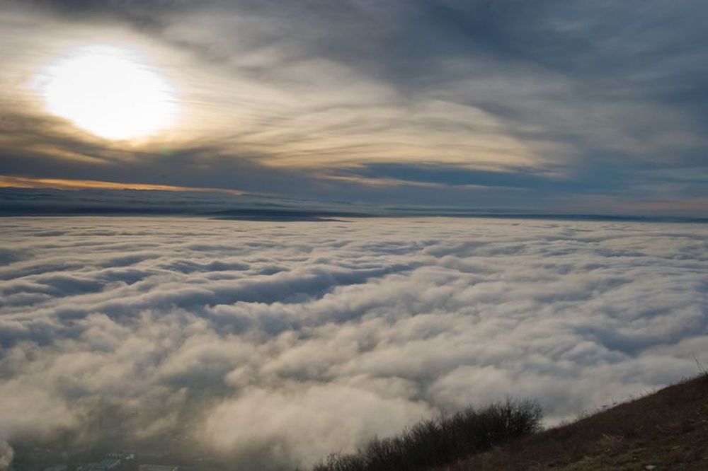 здесь, над облаками...