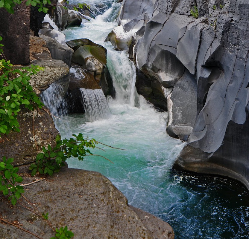 Бежит,бежит водичка.