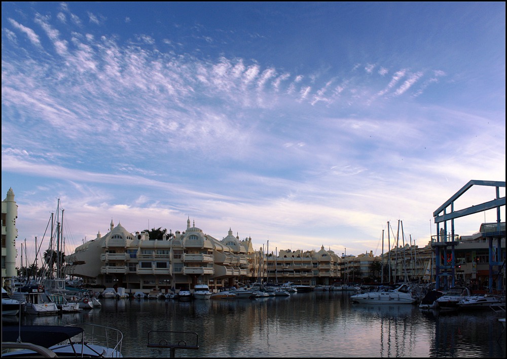 Коста де Соль (Берег Солнца) спортивный порт (Puerto Marina)