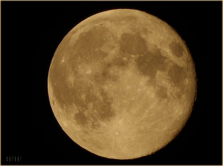 Тёплая луна