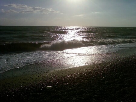 на морском берегу