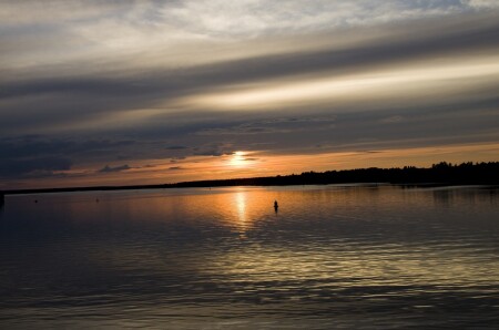 Закат на реке