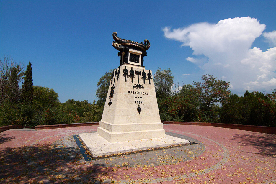 Севастополь. Памятник Казарскому