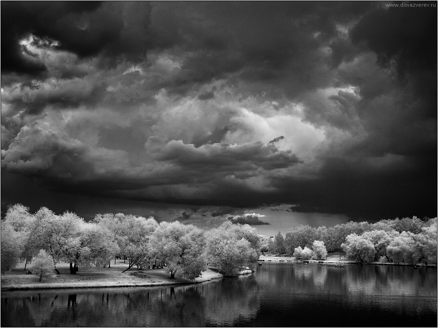 Перед грозой в Царицино (infrared)