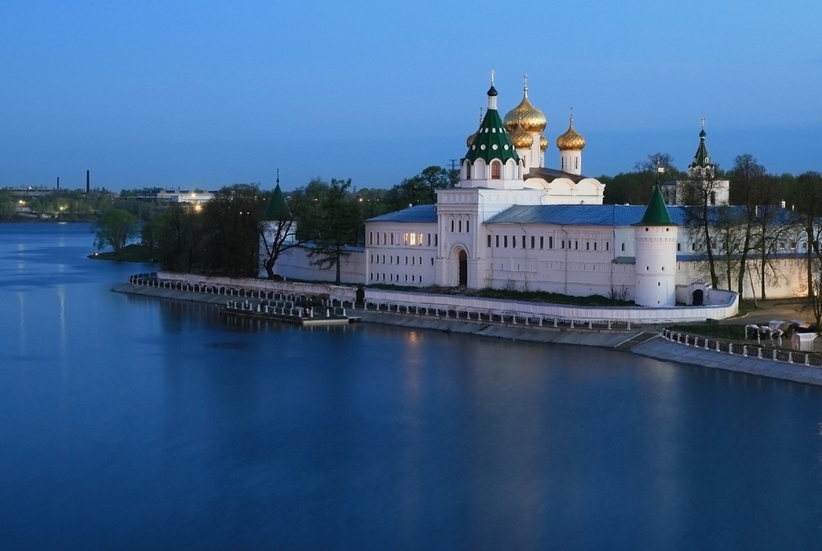 Где Кострома впадает в Волгу