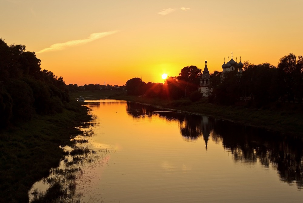 Церковь на набережной реки Вологды.