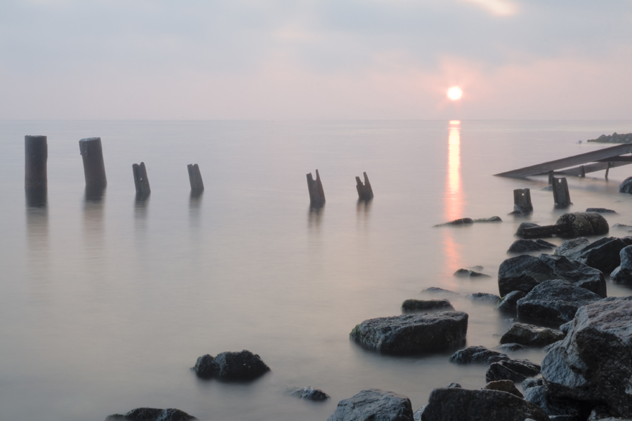 Восход, море, камни.