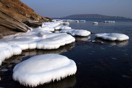 Камни во льду