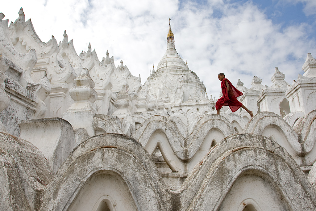 Myatheintan Pagoda (Mingun) Маленький монах.