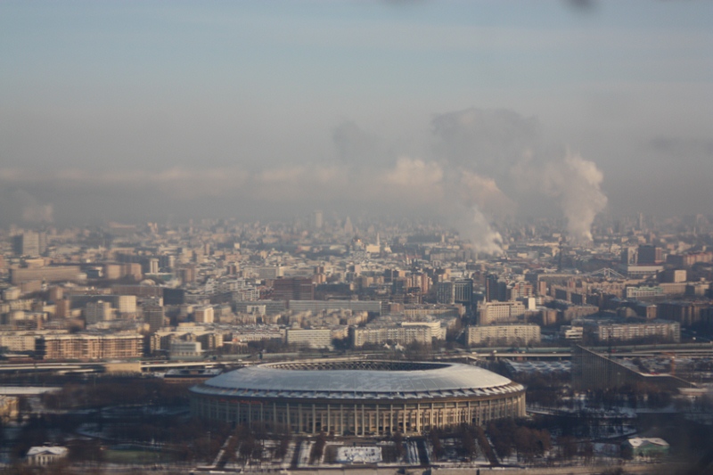 Вид на Москву через стекло МГУ