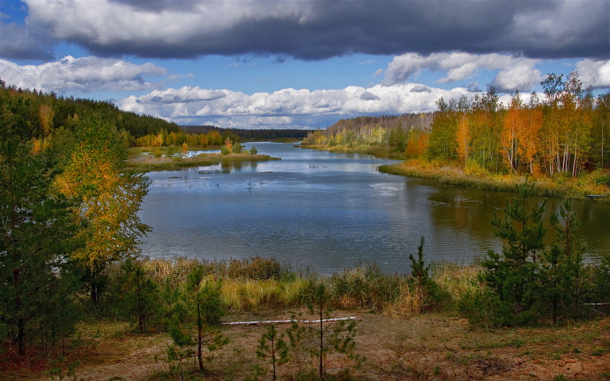 В краю голубых озер.