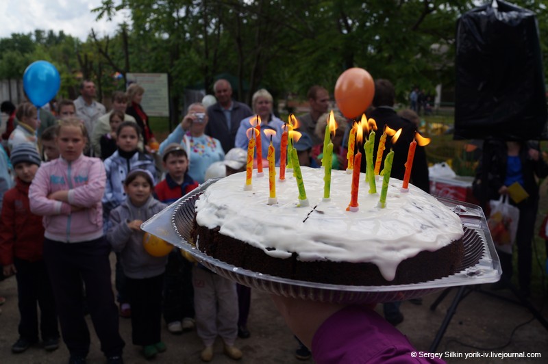 Лучше 8 тортов и одна свечка.