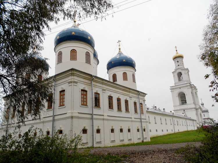 Свято-Юрьев монастырь Крестовоздвиженский собор