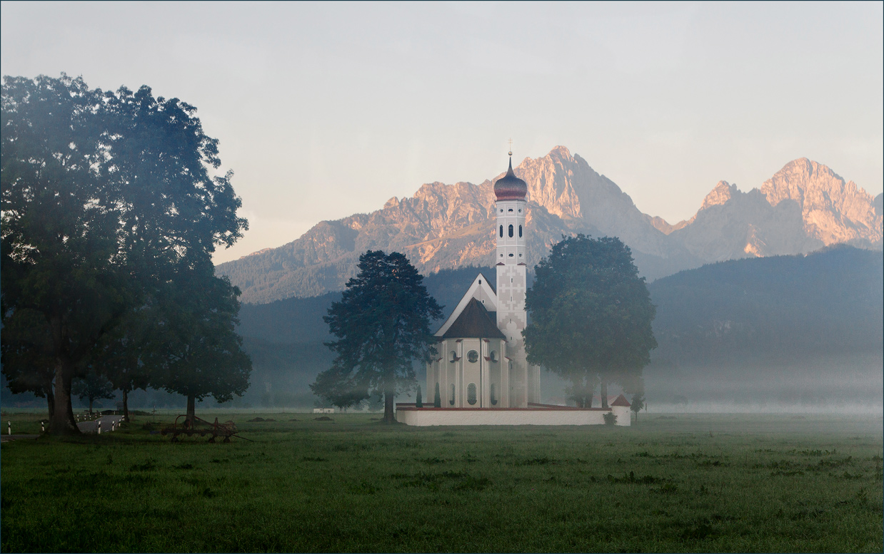 Храм на заре.