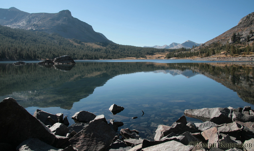 Горное озеро в Национальном парке Йосемити (Yosemite)