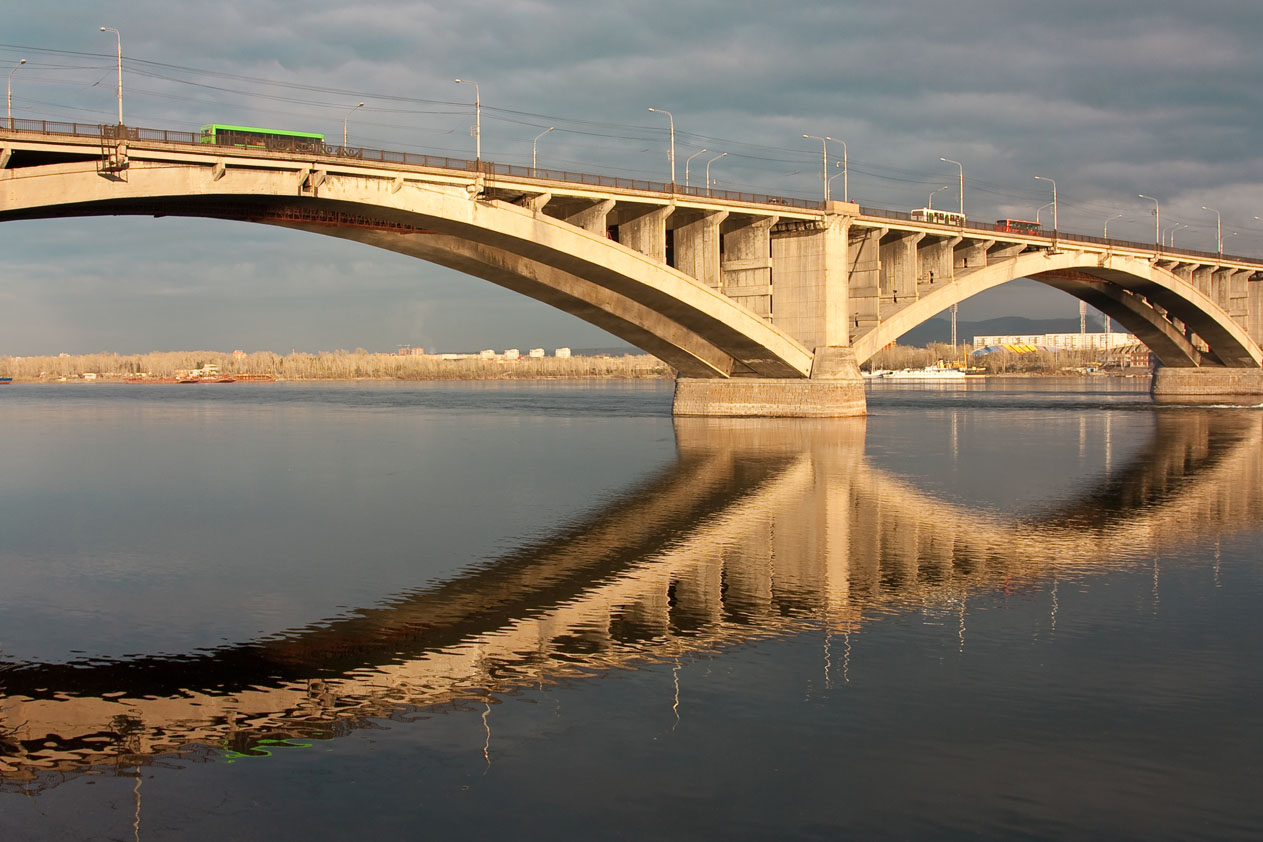 Коммунальный мост,отражение