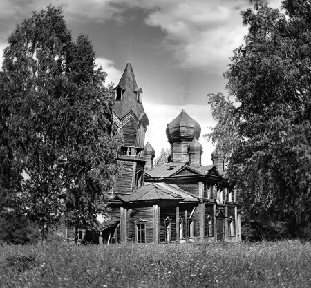 Перекошены старые стены
