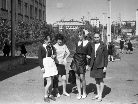 Десятиклассницы