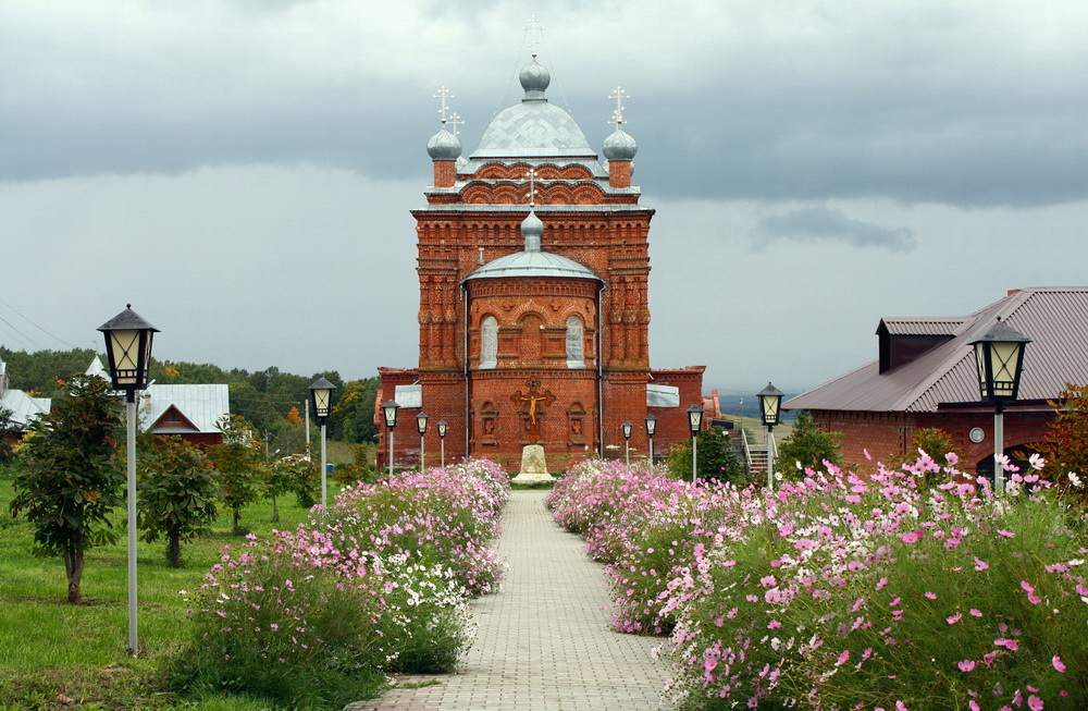 Михайло-Архангельский женский монастырь в селе Комаровка