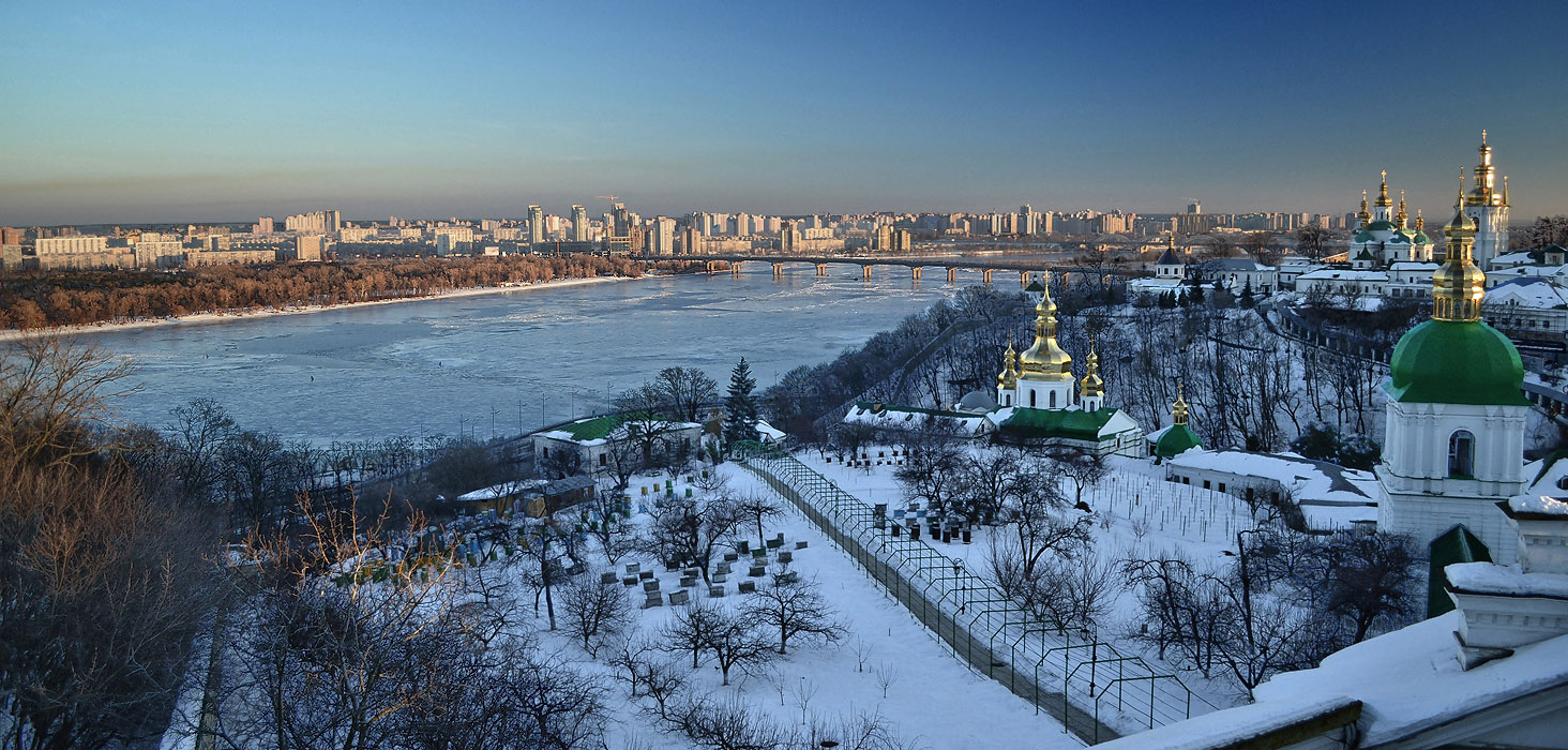 Зимние берега Днепра вечером