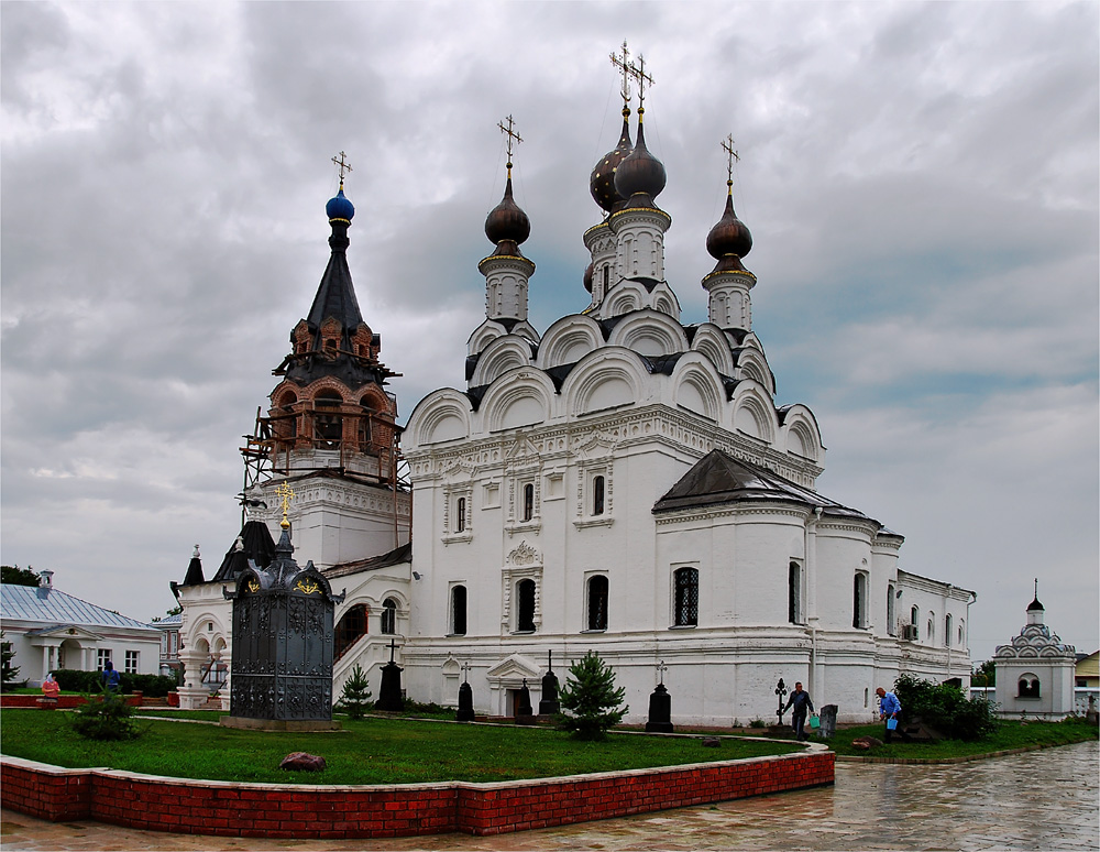 Вид на Благовещенский мужской монастырь.