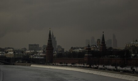 Надвигается