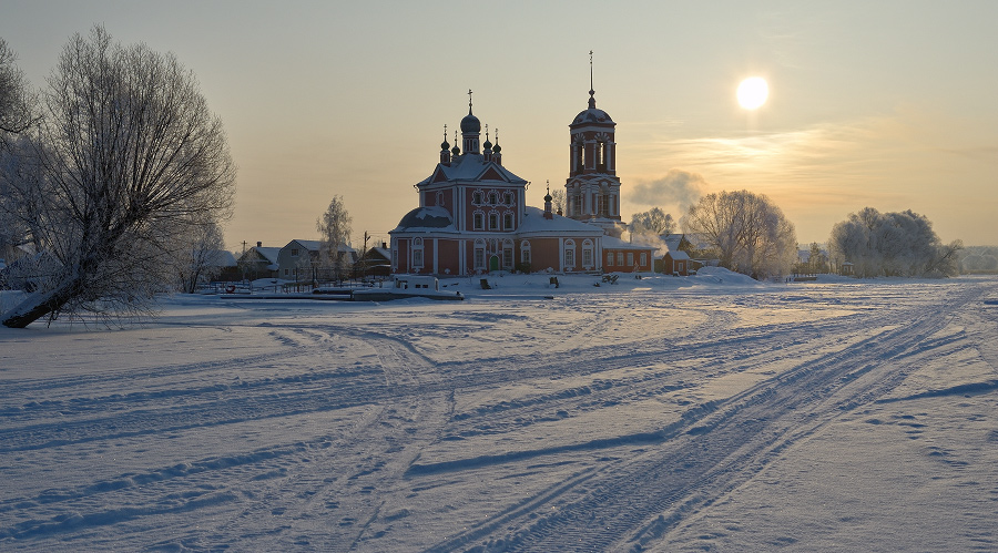 Морозный зимний день на озере