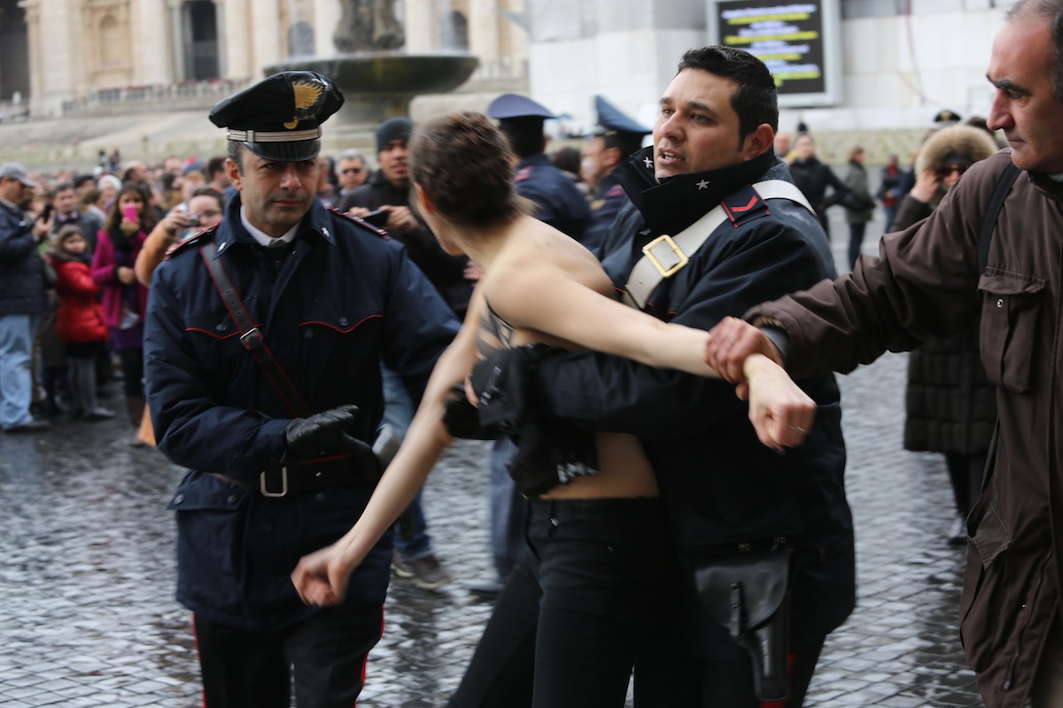 FEMEN: противостояние