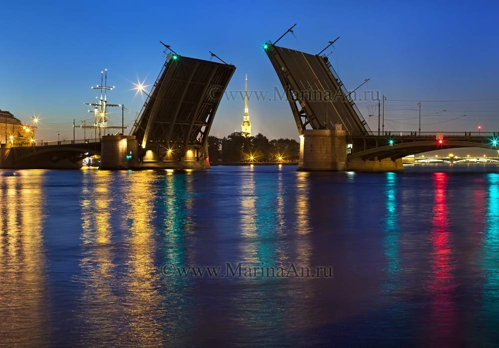 Белые ночи. Разведённые мосты.