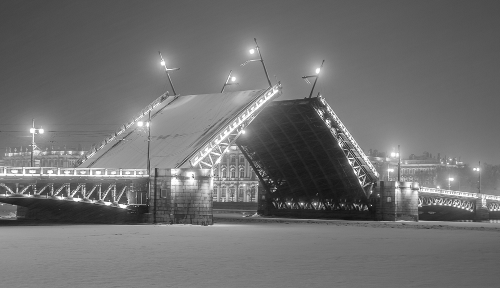 Зима. Дворцовый мост.