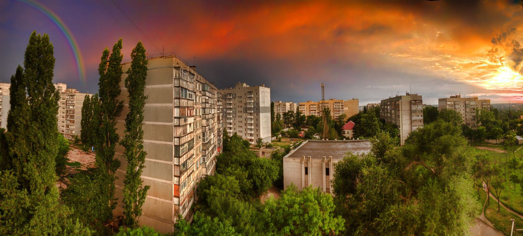 Вечер в спальном районе после грозы