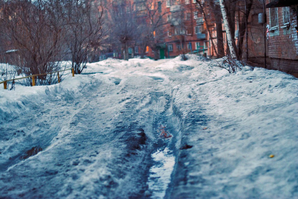 Во всех дворах страны)