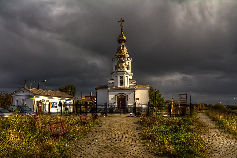 Церковь в пригороде