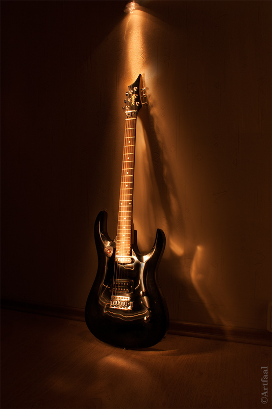 Guitar in the dark