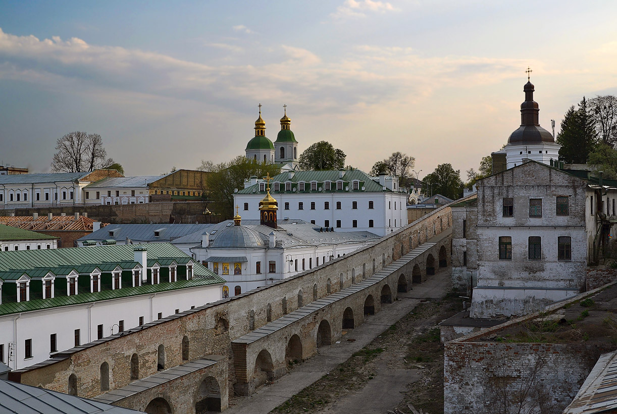 Старые стены печерска