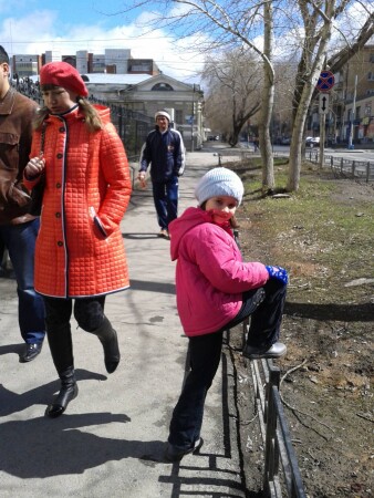 А название придумал ЯШКИН:"Красна весна красой девичьей