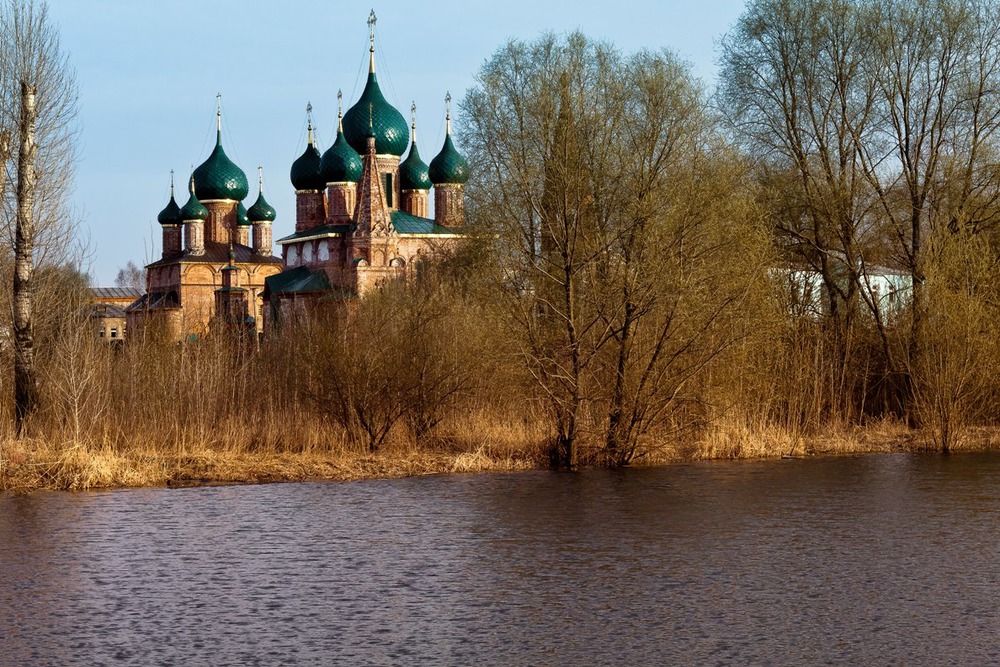 между зимой и весной