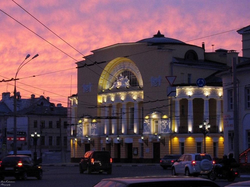 Закат над театром им Ф. Волкова