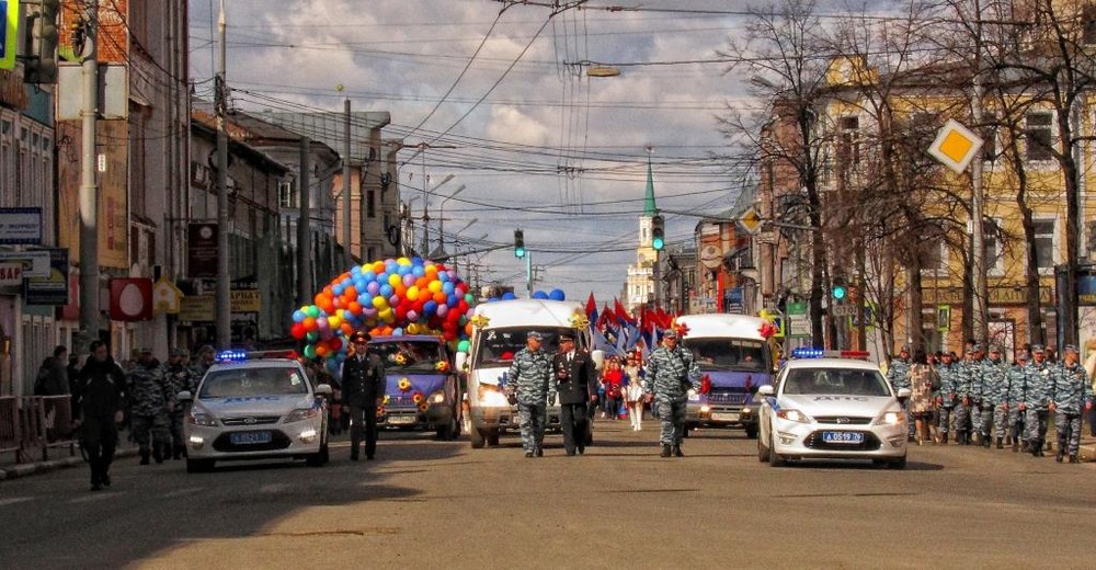 Демонстрация 1 мая. Ярославль, ул. Свободы