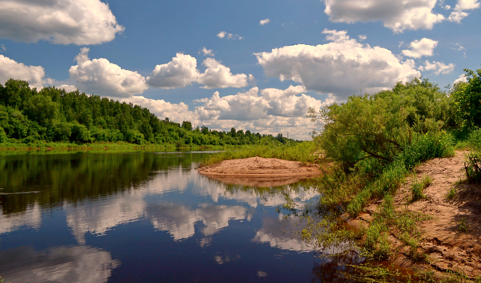 река, полдень