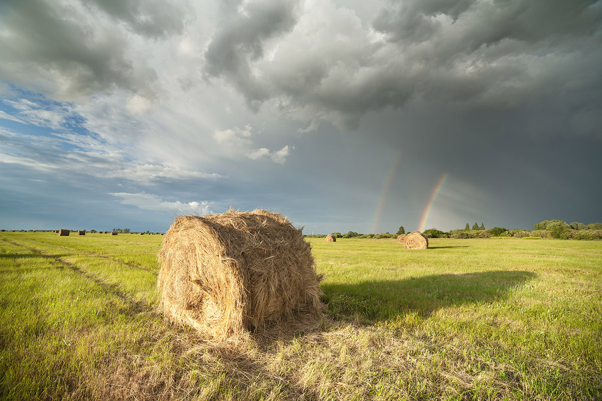 Радуга, солома, закат 2