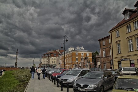 И тучи сгущались над Варшавой..