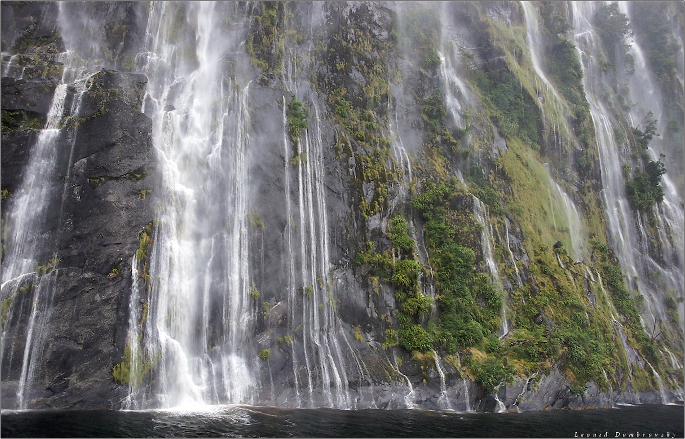 Водопад во фьорде Doubtful Sound