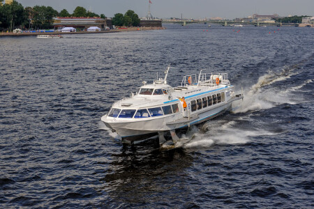 По Неве с ветерком