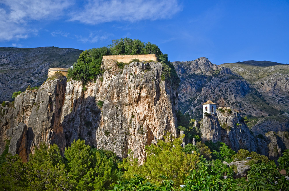 Останки замка Гуадалест (Испания).